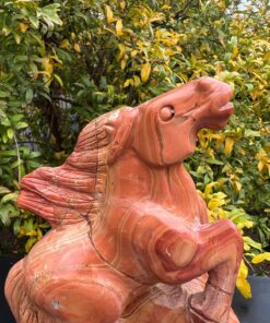 Alternative view of Cavallo in Diaspro Rosso peso kg 2847 largo cm 18 alto cm 26