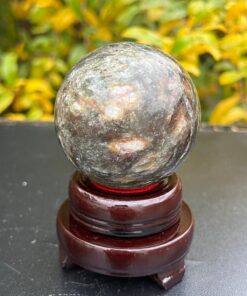 Alternative view of Sfera Tormalina Verde con Mica peso gr 337 dm 5,9