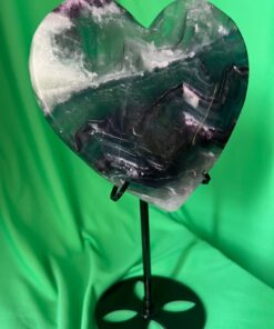 Cuore in Fluorite Arcobaleno su Piedistallo Artigianale in Ferro (811 gr) - immagine 3