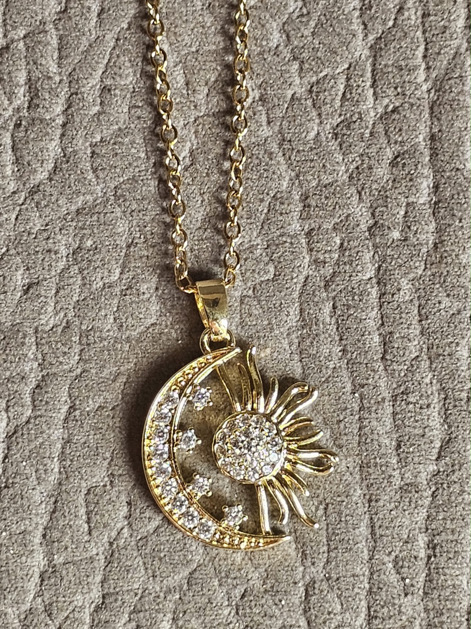 Collana in acciaio placcato oro Sole e Luna