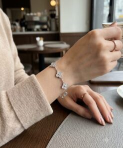 Bracciale con quadrifoglio e zirconi cubici in acciaio - immagine 3