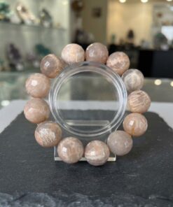 Alternative view of Bracciale Pietra di Luna Sfere taglio nido D’Ape dm 16 € 45